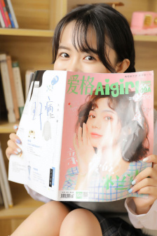 扒开内裤边吃奶XXOO网站